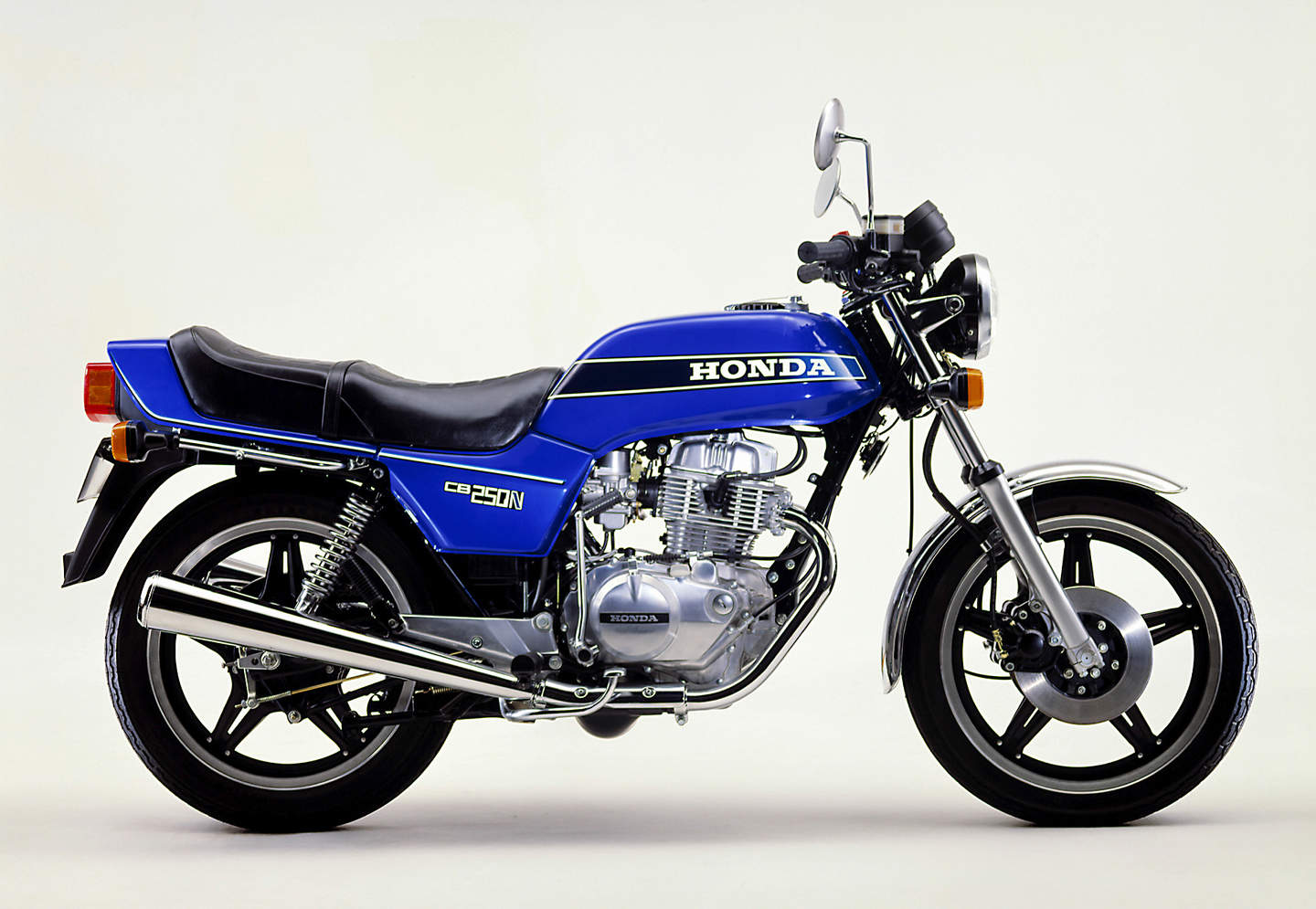 http://nippon-classic.de/wp-content/uploads/2015/07/1979070721_Honda_CB250N_Hawk_3_H-1951.jpg