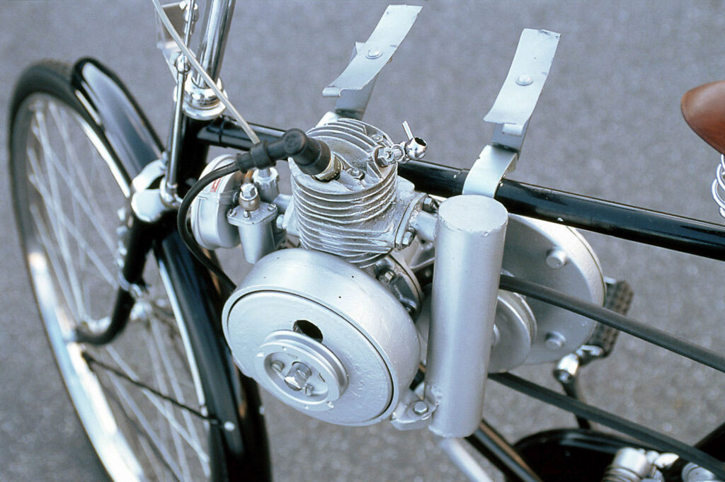 Nach dem 2. Weltkrieg bestückte Soichiro Honda Fahrräder mit Hilfsmotoren