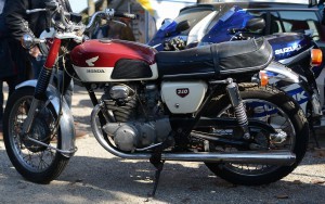 Die CB 250 K0 mit der zweifarbigen Lackierung