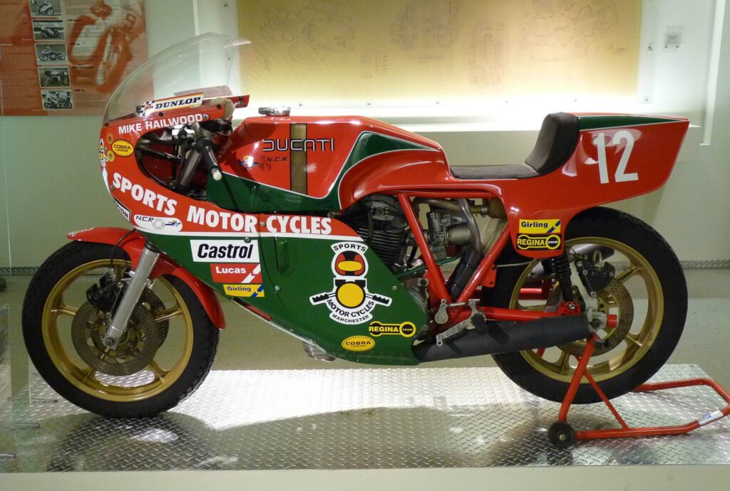 Replica von Mike Hailwood's Ducati 900 Super Sport 