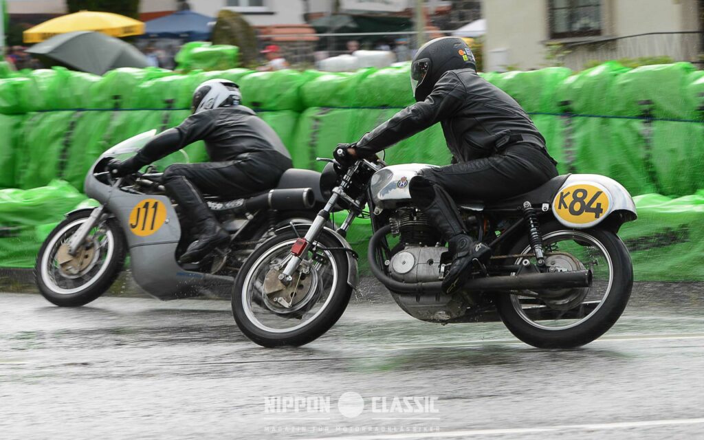 Trotz nasser Strecke - jede Menge Überholmanöver beim Schottenring Grand Prix