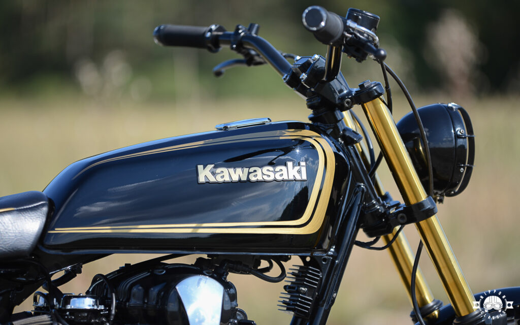 Eine Kawasaki KH125 spendierte den Tank