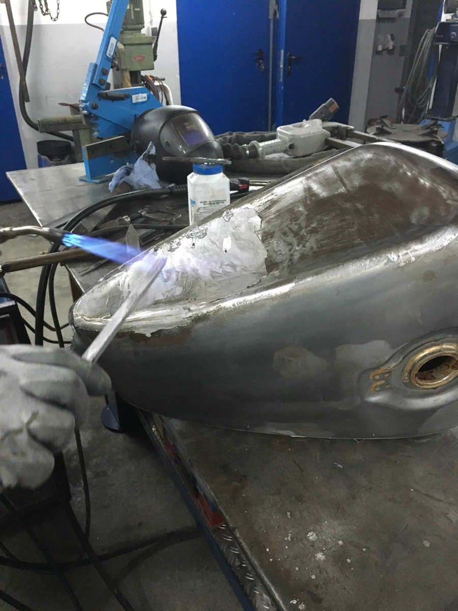 Blech dengeln - Anleitung wie man Blech richtig in Form bringt