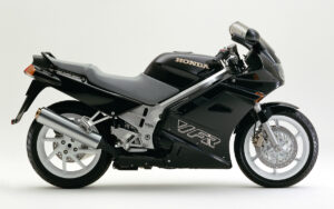 Honda VFR 750 F RC24