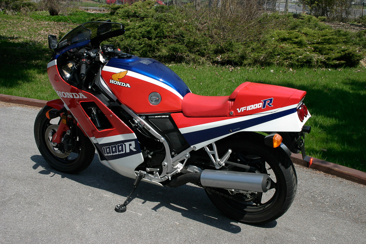 Honda VF 1000 R (19841987) V4HeavyweightRenner