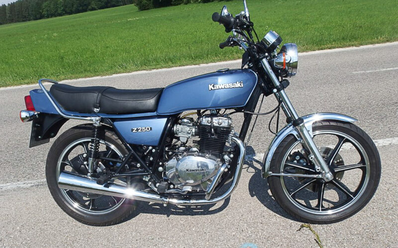 KAWASAKI Z 250 Twin (1978-1982) – Akashis Schlanke Twin-Schönheit