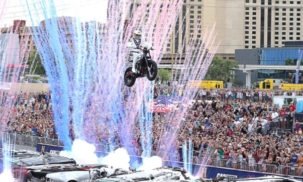 Travis Pastrana überholt Evel Knievel in Las Vegas Travis Pastrana