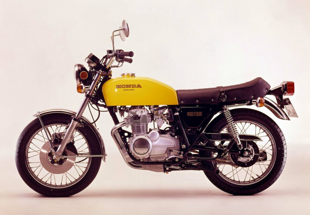 Und in Gelb gab es die Honda CB 400 Four ebenfalls, hier ein Modell aus dem Jahr 1976
