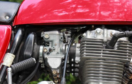 Die Honda CB 400 Four hatte vier Keihin-Rundschiebervergaser mit 22 mm