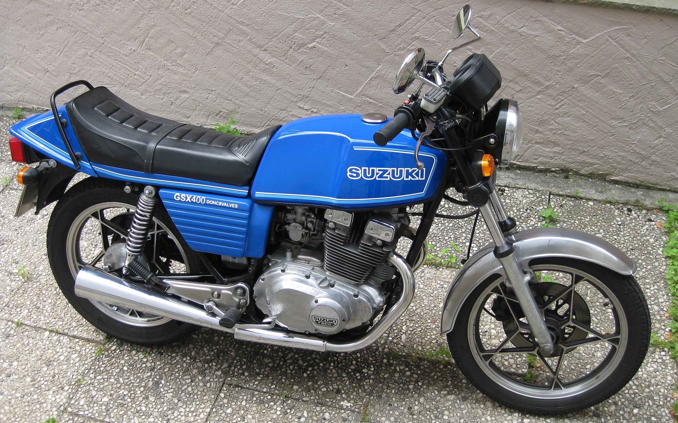 Suzuki GSX 400 VierventilTechnik und TSCC halten Einzug