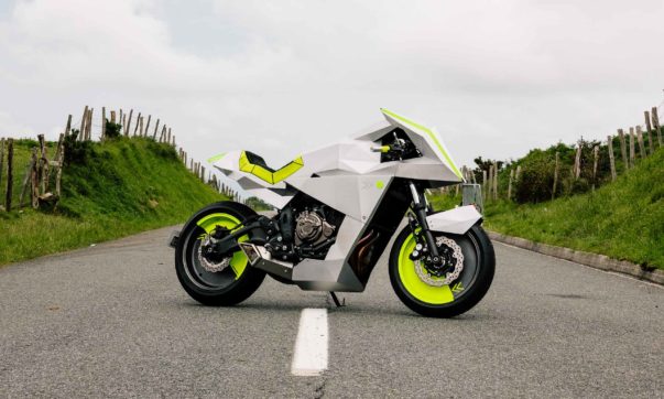 Yamaha XSR700 „The Outrun“ wie aus „Zurück in die Zukunft“ Yamaha XSR 700 "Outrun"