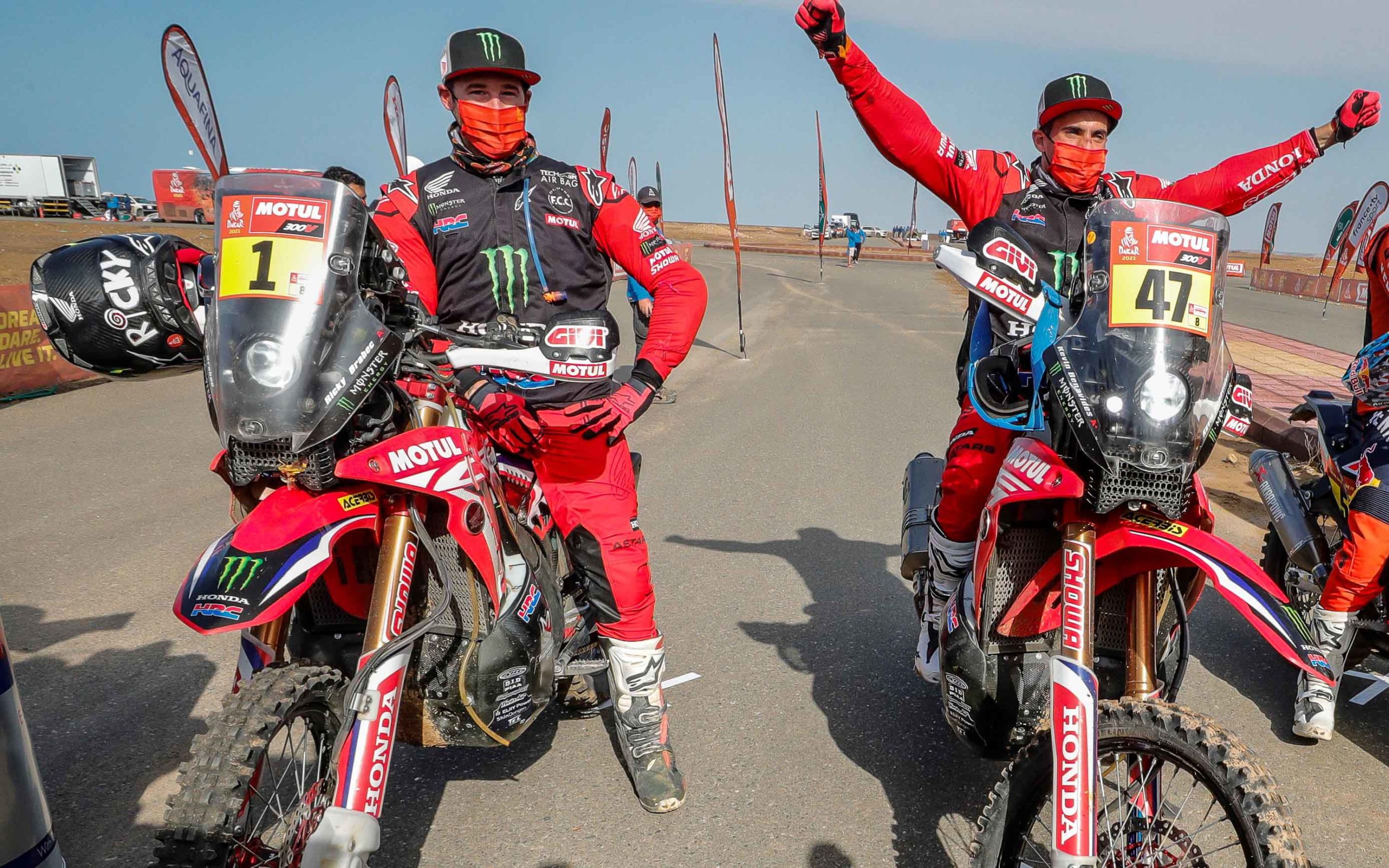 Kevin Benavides (rechts) gewinnt die Rallye Dakar 2021 vor Ricky Brabec
