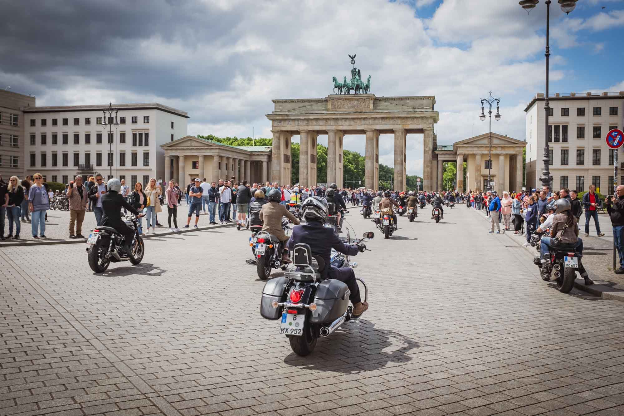 Der Distinguished Gentleman’s Ride 2022 unterwegs in Berlin